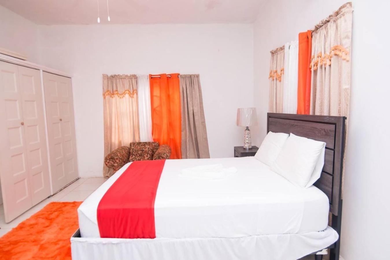 Suzette Guesthouse Accommodations Св. Марии Экстерьер фото