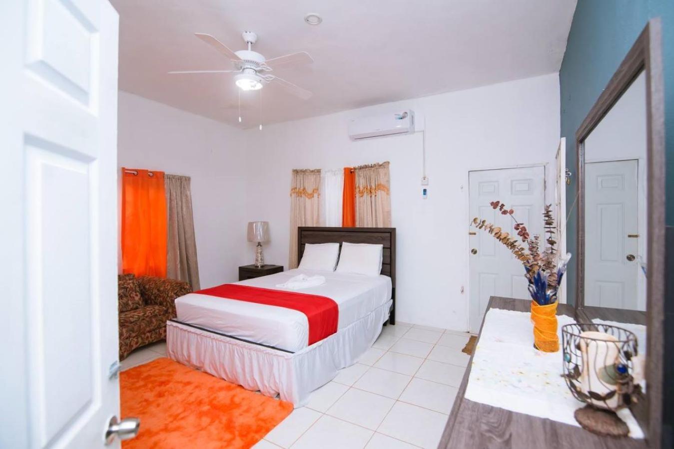 Suzette Guesthouse Accommodations Св. Марии Экстерьер фото